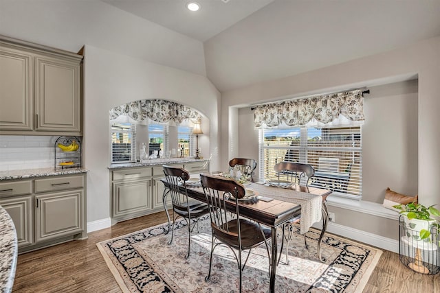 dining area with vaulted ceiling, recessed lighting, light wood-style flooring, and baseboards