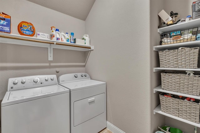 washroom featuring laundry area, baseboards, and independent washer and dryer