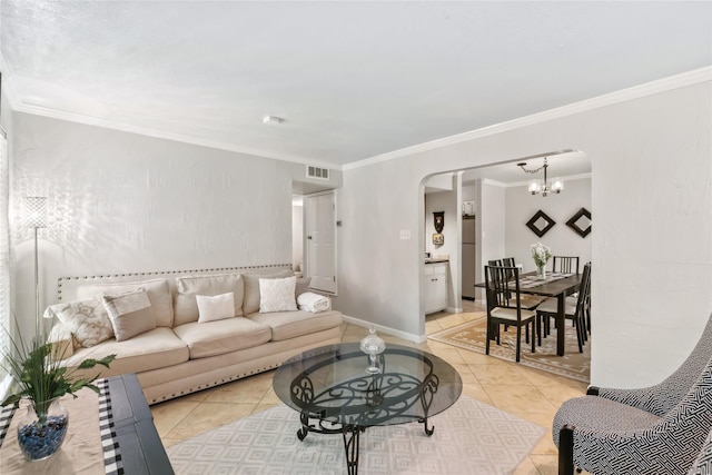 living area featuring light tile patterned flooring, crown molding, baseboards, visible vents, and arched walkways