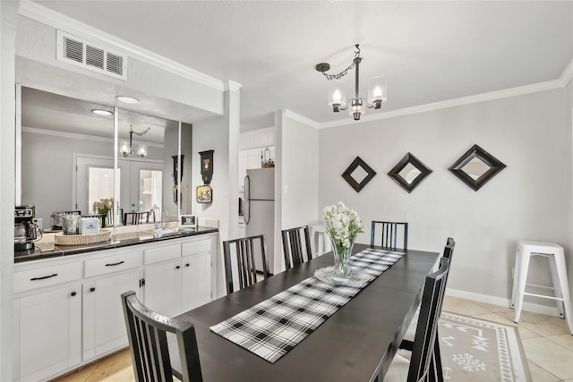 dining area featuring visible vents, ornamental molding, and a chandelier