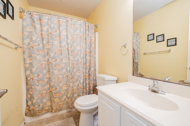 full bathroom with a shower with shower curtain, vanity, and toilet