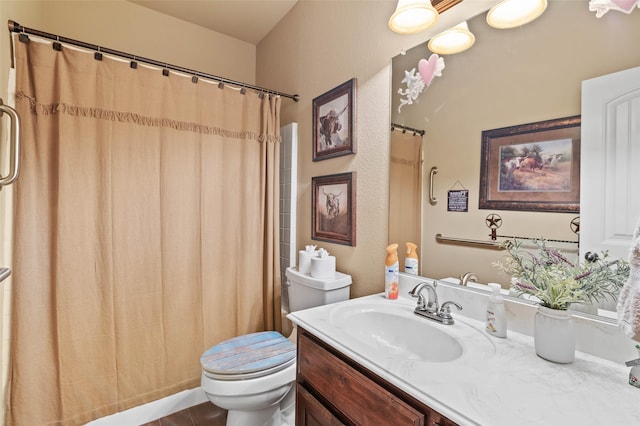 full bath with curtained shower, toilet, and vanity