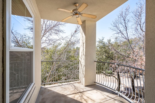 balcony featuring ceiling fan