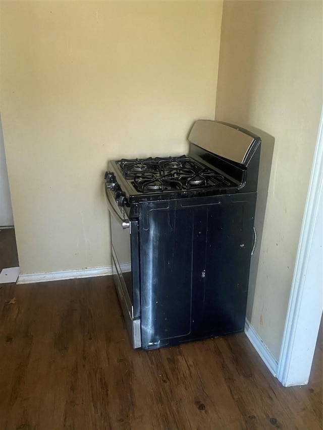 details featuring range with gas stovetop, dark wood-style flooring, and baseboards