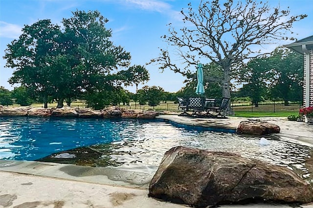 view of swimming pool