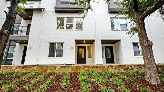 townhome / multi-family property featuring brick siding