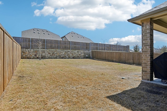 view of yard featuring a fenced backyard