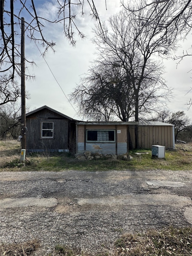 125 Robinson St, Lake Bridgeport TX, 76426, 2 bedrooms, 1 bath house for sale