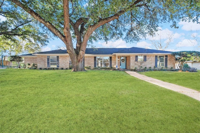 2013 Glenwood Cir, Corsicana, TX 75110 - ranch-style home with a front yard and brick siding