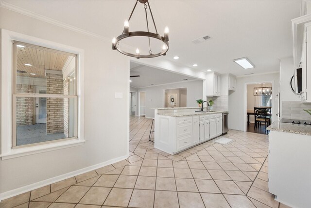 2013 Glenwood Cir, Corsicana, TX 75110 - foyer featuring a chandelier, ornamental molding, and baseboards