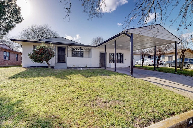 view of front of house featuring an attached carport, driveway, and a front lawn