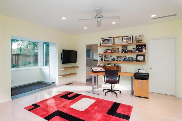 home office with light wood finished floors, recessed lighting, visible vents, a ceiling fan, and baseboards