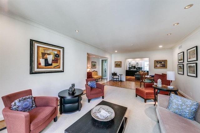 living room with recessed lighting, visible vents, crown molding, and baseboards