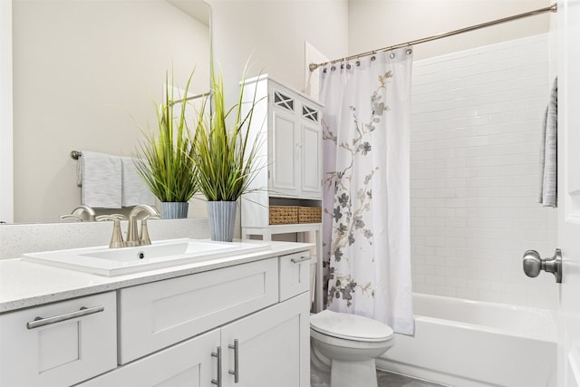 full bath featuring toilet, shower / bath combo with shower curtain, and vanity