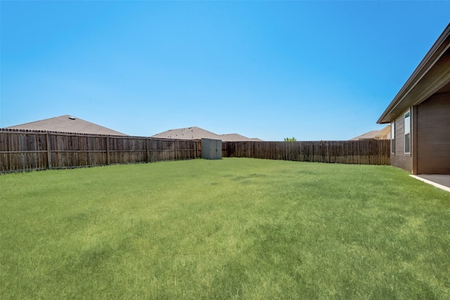 view of yard featuring a fenced backyard