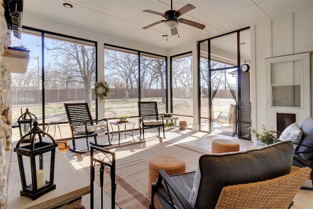 sunroom / solarium featuring a ceiling fan