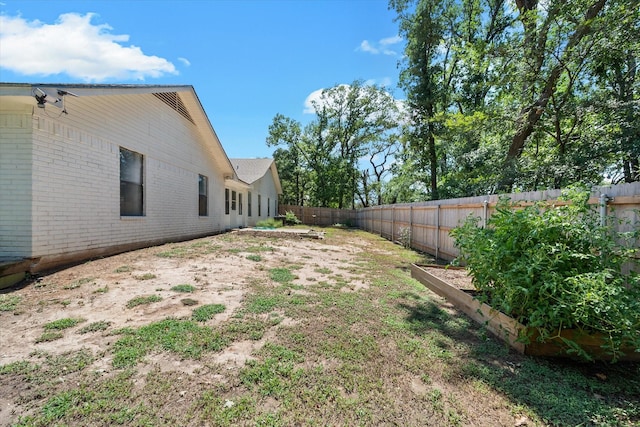 view of yard featuring a fenced backyard