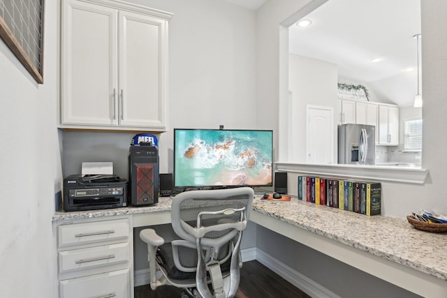 office area with recessed lighting, wood finished floors, baseboards, vaulted ceiling, and built in study area