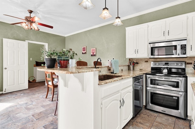 kitchen featuring white cabinets, a peninsula, a sink, stainless steel appliances, and backsplash