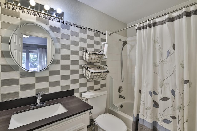 full bath featuring backsplash, shower / tub combo with curtain, vanity, and toilet