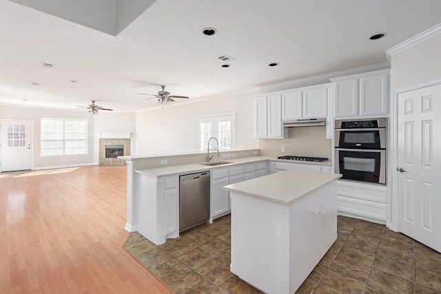 kitchen with plenty of natural light, visible vents, appliances with stainless steel finishes, under cabinet range hood, and a sink