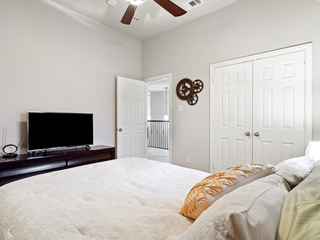 bedroom with ceiling fan, a closet, and visible vents