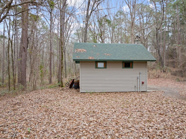 view of outdoor structure with an outbuilding