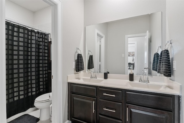 full bathroom featuring toilet, a shower with curtain, double vanity, and a sink