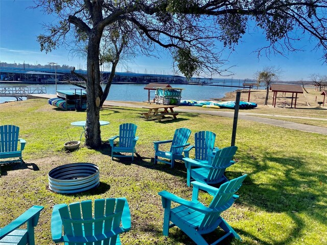 view of yard featuring a water view