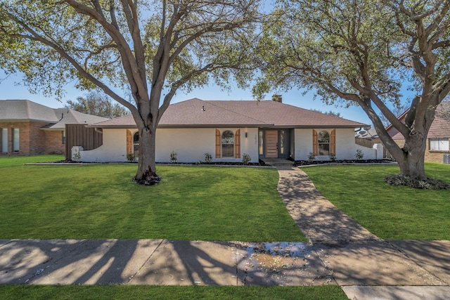 ranch-style house featuring a front yard and brick siding