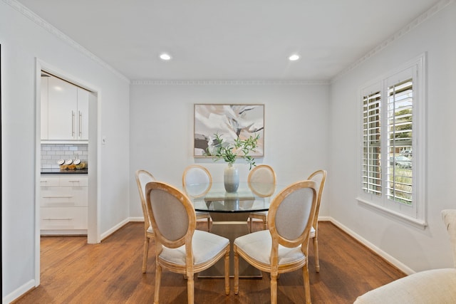 dining room with ornamental molding, recessed lighting, baseboards, and light wood finished floors