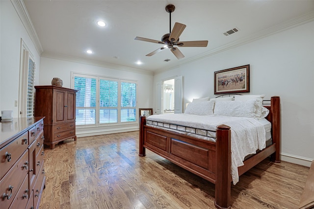 bedroom featuring visible vents, ceiling fan, ornamental molding, light wood-type flooring, and recessed lighting