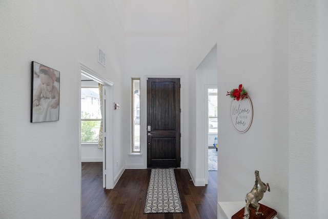 entryway featuring visible vents, dark wood finished floors, and baseboards