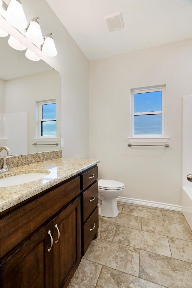 full bath with baseboards, visible vents, vanity, and toilet