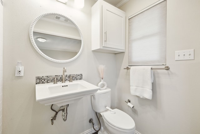 10125 Lanshire Dr, Dallas, TX 75238 - half bath with toilet, tasteful backsplash, and visible vents