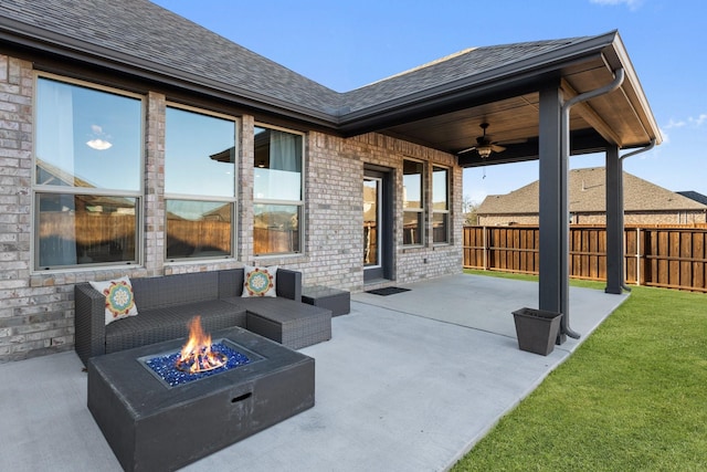 view of patio featuring ceiling fan, an outdoor living space with a fire pit, and fence