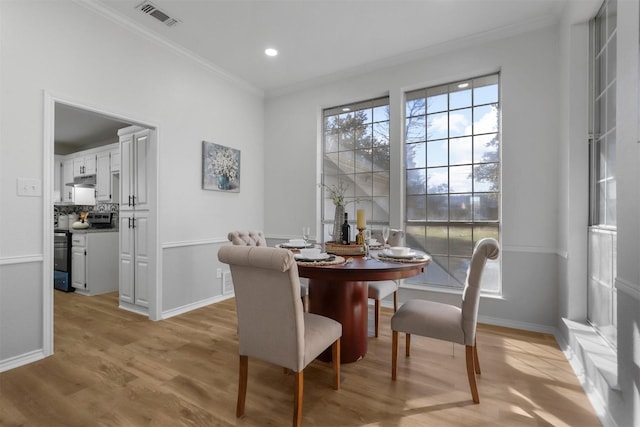 dining space with recessed lighting, visible vents, baseboards, ornamental molding, and light wood finished floors