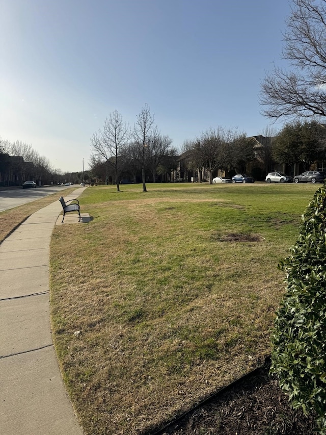 view of property's community featuring a yard