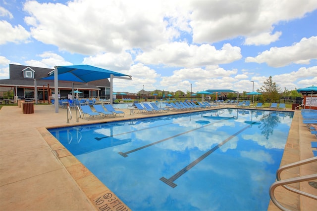 view of swimming pool