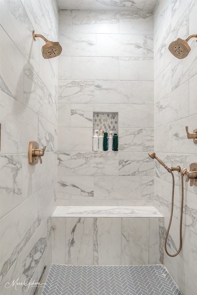 bathroom featuring a tile shower