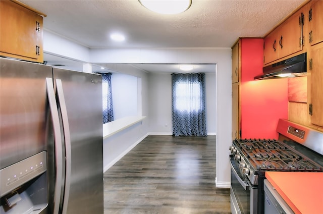 kitchen with a textured ceiling, under cabinet range hood, stainless steel appliances, baseboards, and dark wood-style floors