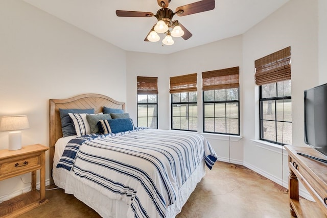 bedroom with ceiling fan and baseboards