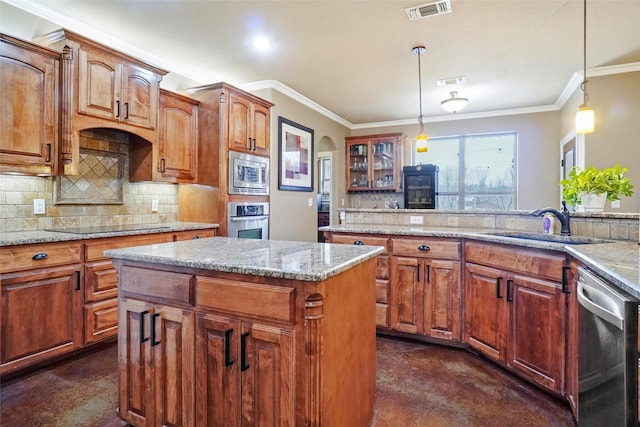 kitchen with decorative backsplash, visible vents, stainless steel appliances, and arched walkways