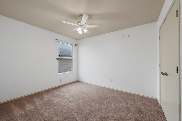 carpeted empty room featuring ceiling fan