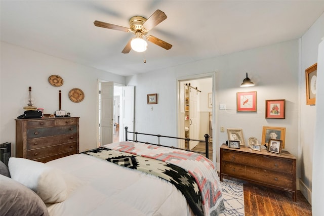 bedroom featuring wood finished floors and a ceiling fan