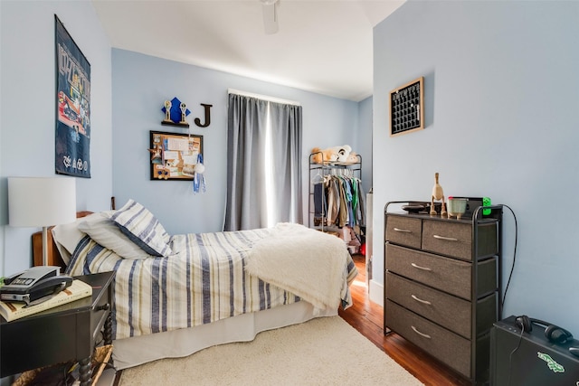 bedroom with dark wood-type flooring and a ceiling fan