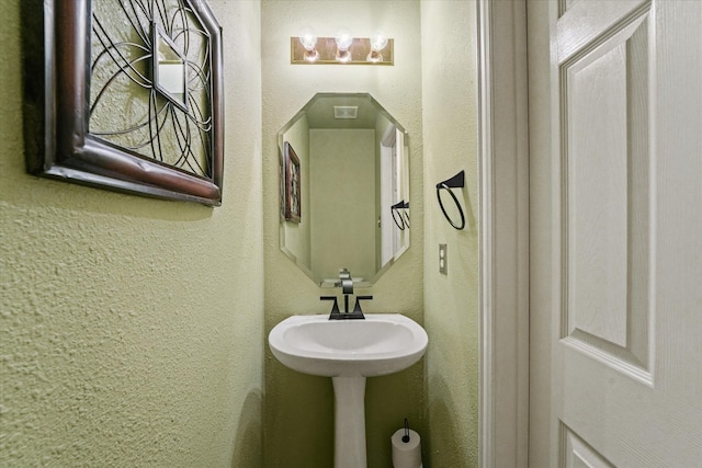 bathroom featuring a textured wall