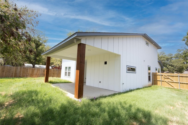 garage featuring fence