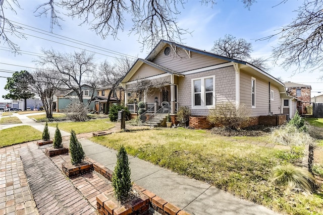 view of front facade with a front yard and fence