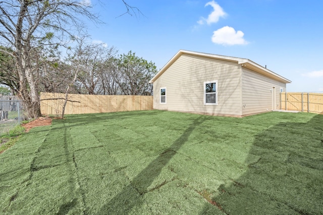 view of yard featuring a fenced backyard